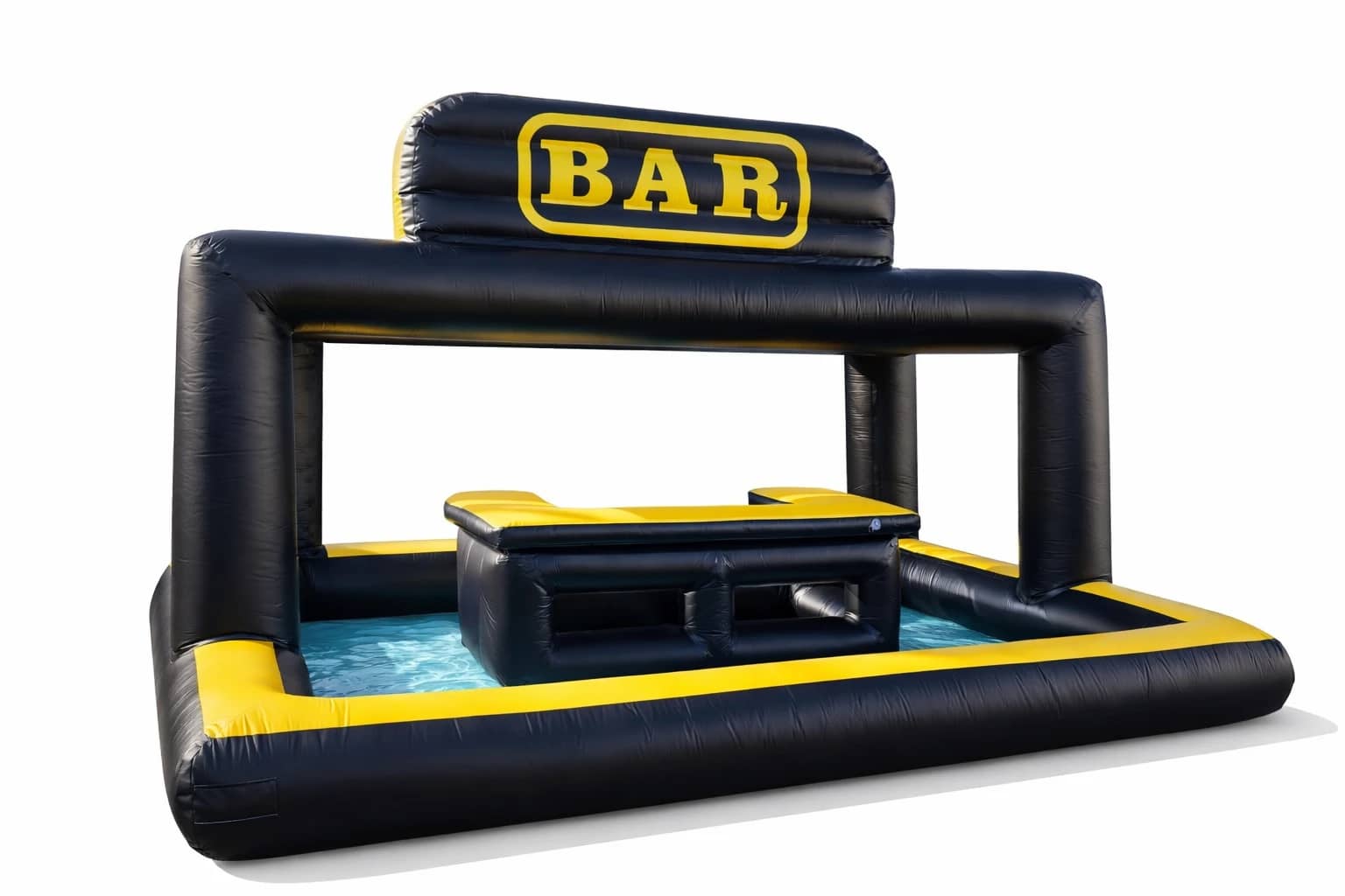 Pool bar gonflable noir et jaune présenté avec eau