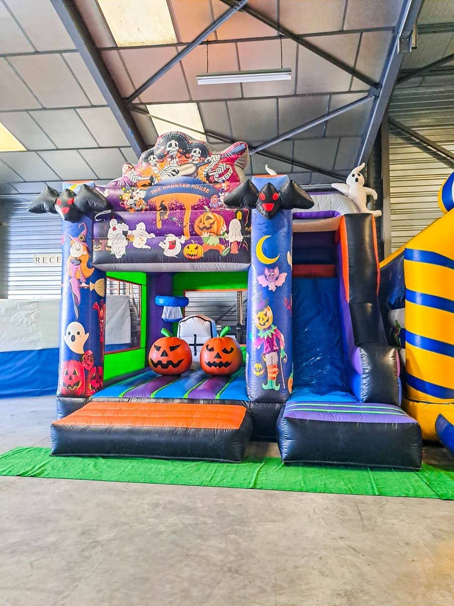 Château effrayant Halloween — vue 4