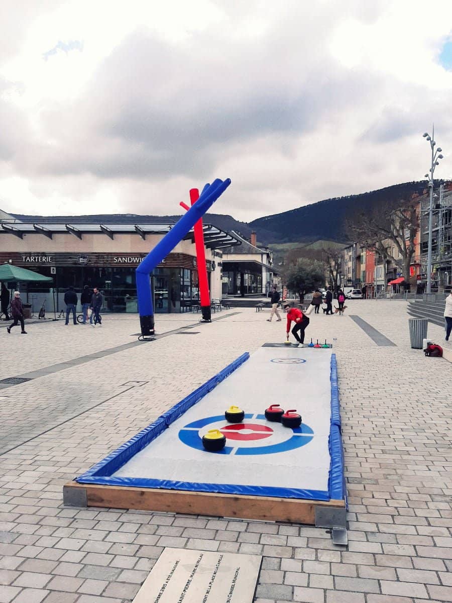 Piste de curling synthétique