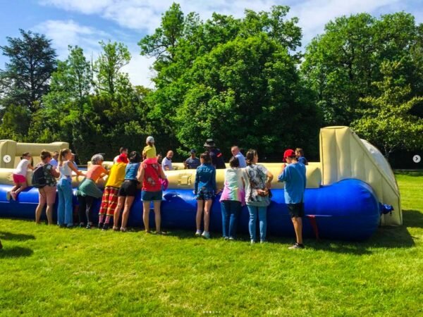 Babyfoot géant humain gonflable à barres à louer Toulouse Elite Animation